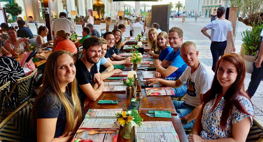 Uit eten met de reisgroep Uit eten met de reisgroep